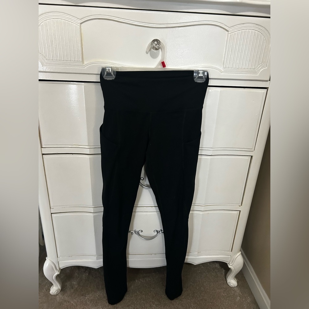 Black Women's High-Waisted Leggings With Pockets